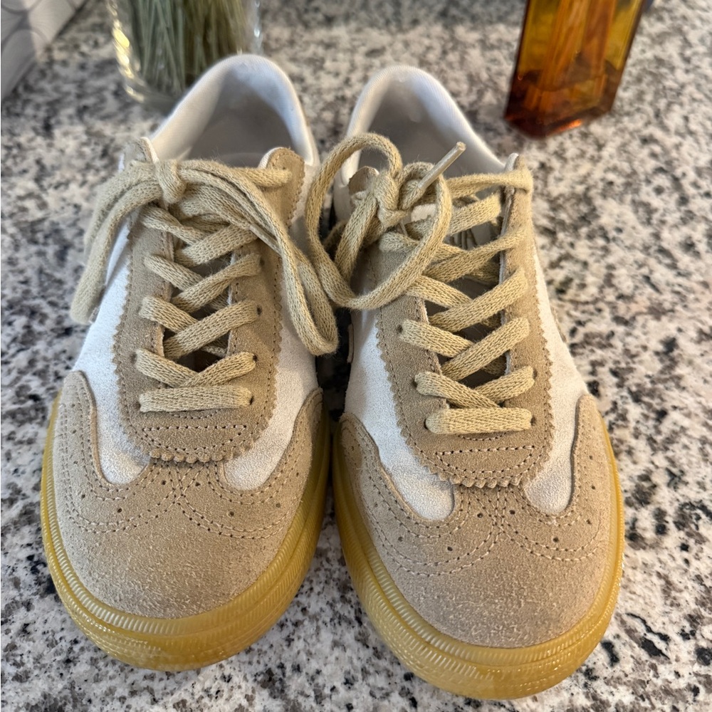 Veja Volley Olive Sneakers size US 6 (37)